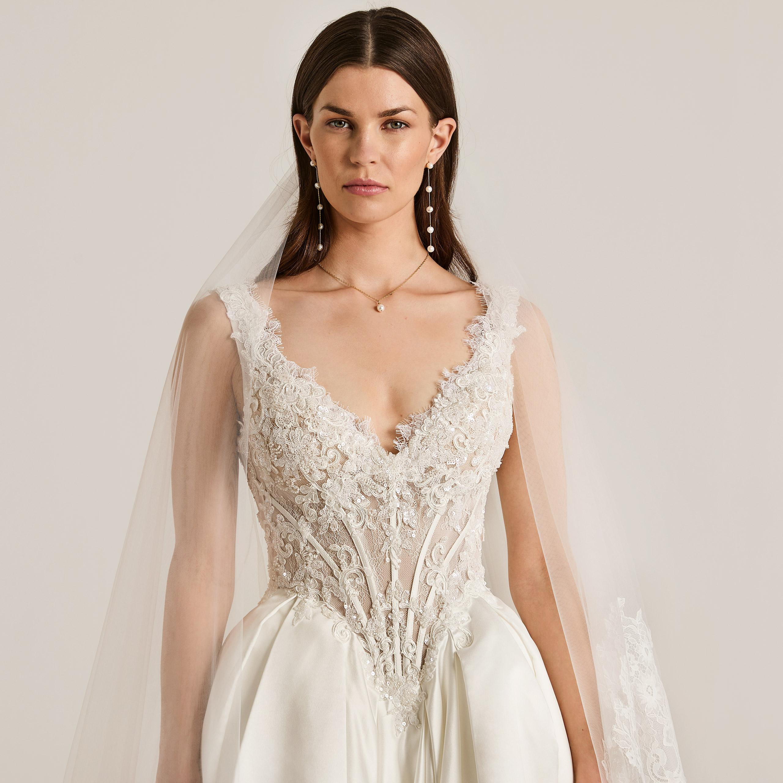 Brudekjole fra LILLY - Style 08-4722 CRT