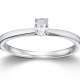Ring i hitt gull med diamant Mestergull