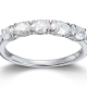 Nydelig ring i hvitt gull med diamanter