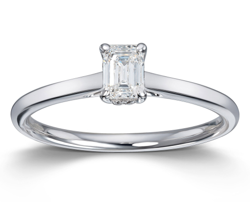 Elegant ring i hvitt gull med diamanter