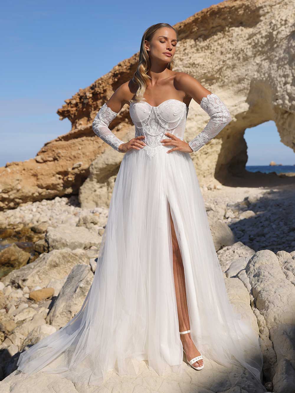 Brudekjolen Billy fra Azuree Bridal - Eventyrbruden