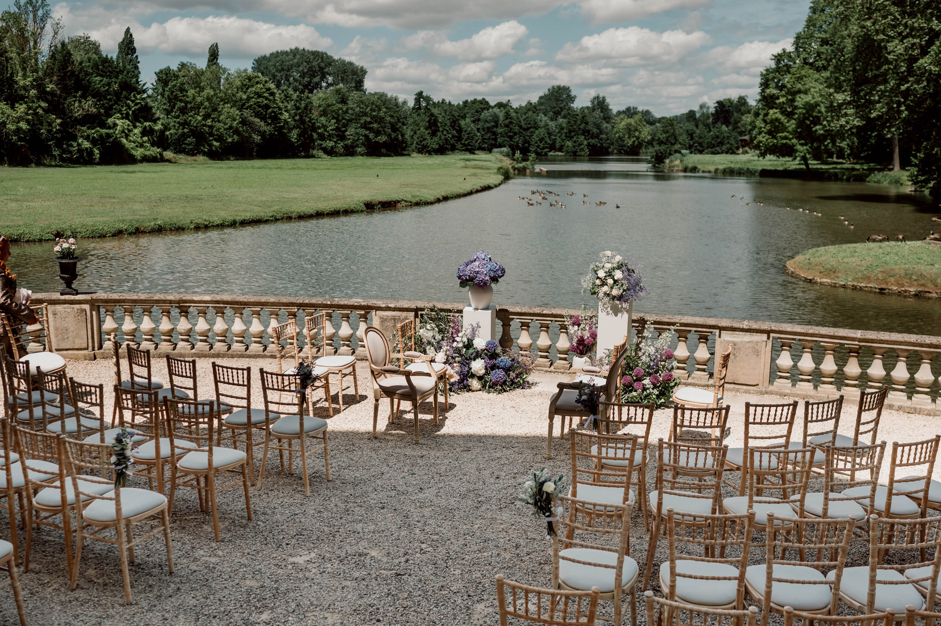 Vielse i nydelige omgivelser - Foto: James Richardson Vielse i nydelige omgivelser - Foto: James Richardson