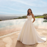 Brudekjole: Ghada - Grazia Collection - Modeca