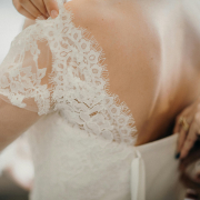 Ermer - brudekjole. Foto: Pexels / Reneterp