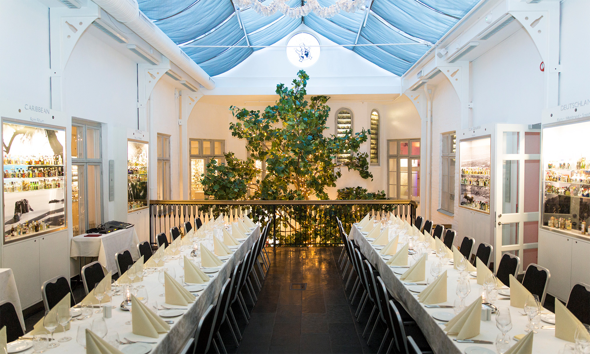 The Mini Bottle Gallery - Festsalen